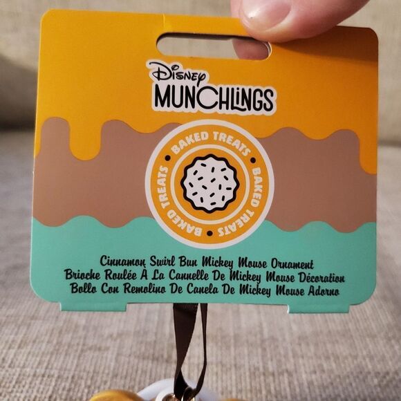 ✨DISNEY MUNCHLINGS✨ Mickey Mouse Cinnamon Bun Sketchbook Ornament - NEW! - Picture 3 of 9